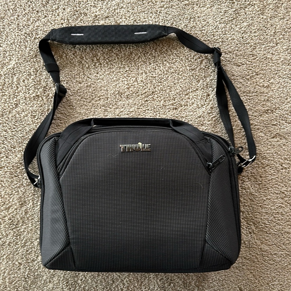 Thule laptop briefcase in perfect condition and hardly ever used!
